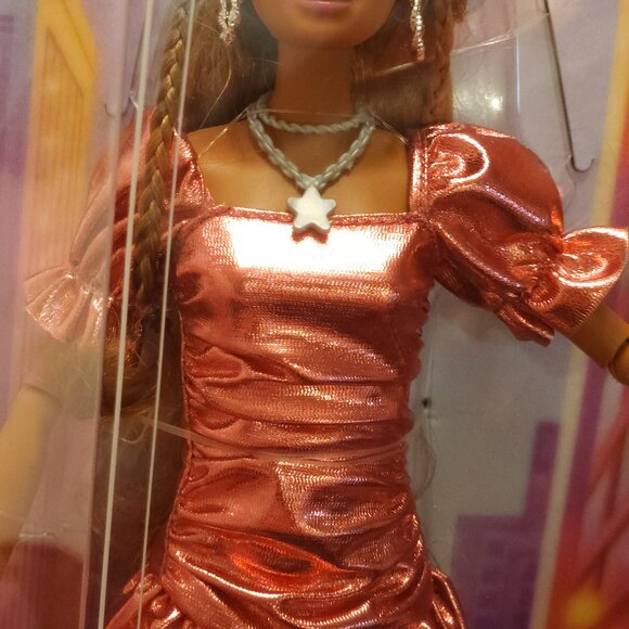 2025 Barbie Deluxe Style Wave 2 Christie Chase Doll Metallic Glam NEW (READ) 2/2 - Picture 3 of 16
